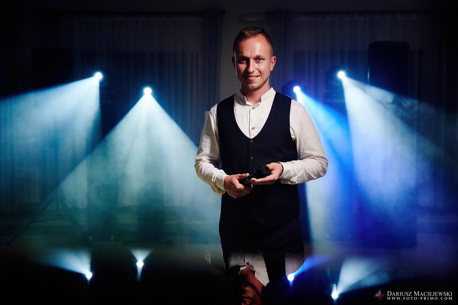 DJ Paweł Ganczarski i efekty świetlne